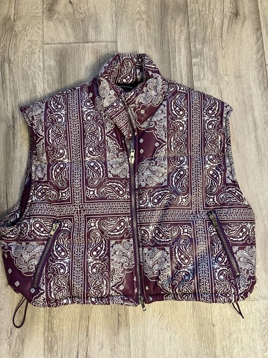 Стильна жіноча жилетка з принтом