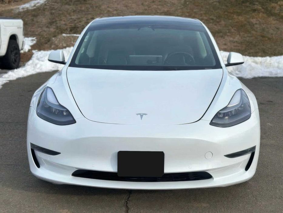 Tesla Model 3 Long Range      2022