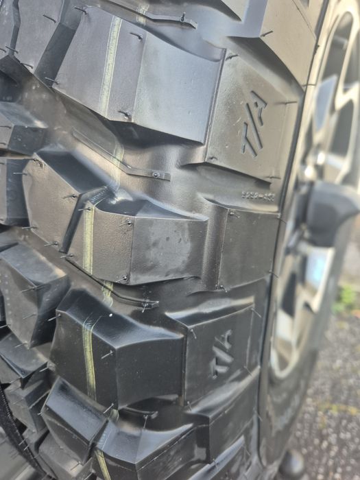 Pneu novo BF Goodrich 255 75 17 Mud Terrain