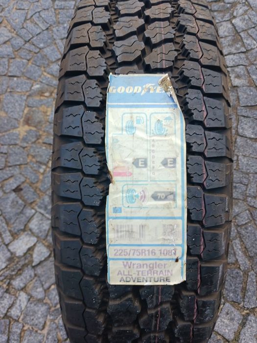 Vendo pneus novos 225/75/16 Goodyear