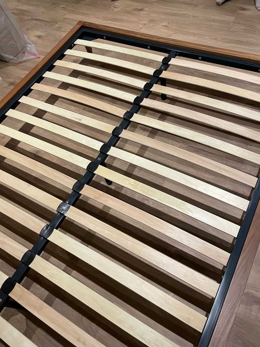 Cama em Nogueira 160x200cm