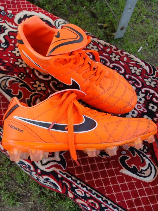 Чоловічі футбольні бутси