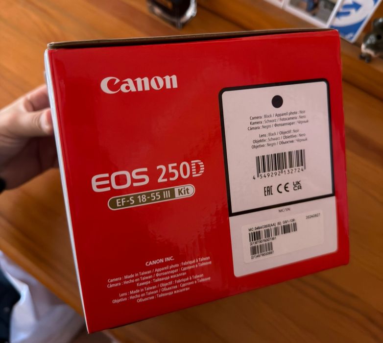 Canon 250D + lente 18-55 III