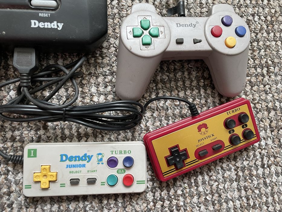 Старі приставки dendy ,комбат