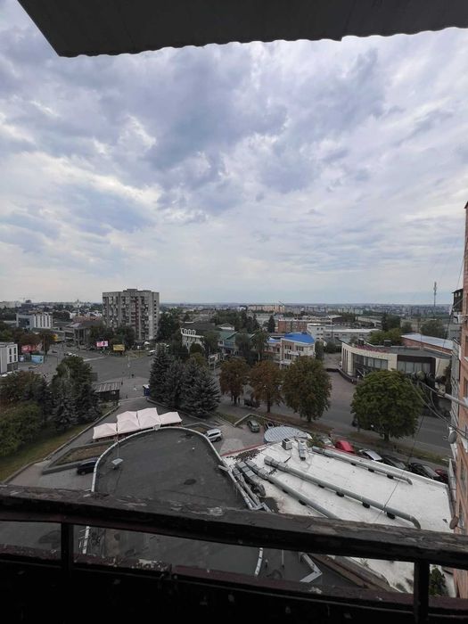 Продам 4-кімнатну квартиру в цегляному будинку. Підходить під державні програми ! ! !