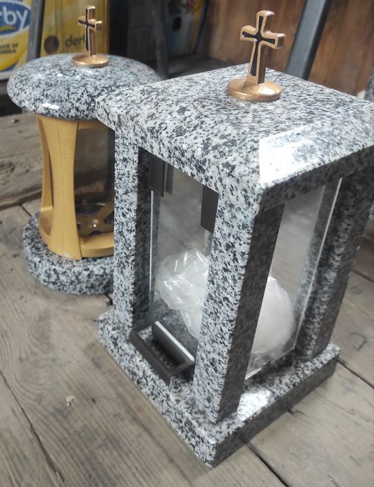 Гранитные вазы, лампады, плитка, подоконники, памятники, столы и лавки