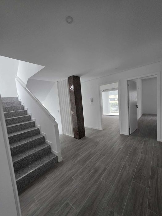 Prédio no centro do Porto com 10 divisões/quartos no centro da cidade