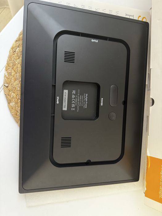 цифрова фоторамка Skylight Frame