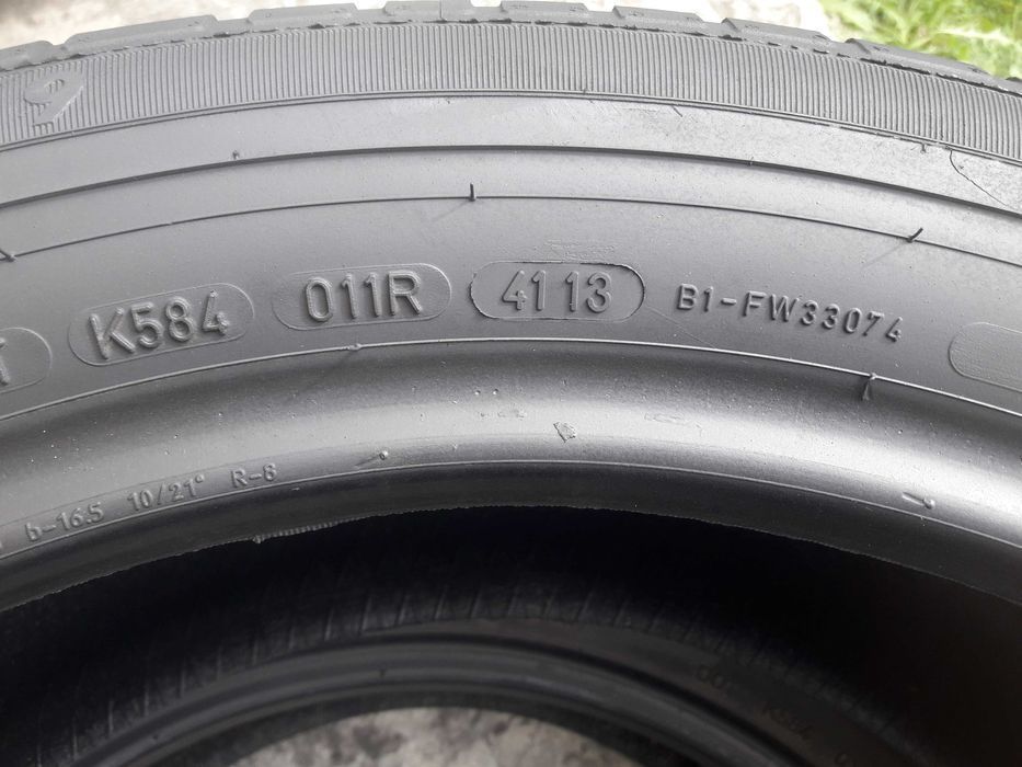 Lato Dunlop 235/50 R19 6.2mm