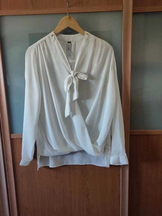 Blusa efeito cruzado com laço S
Nunca cheguei a usar
Shop1One