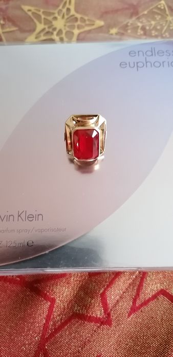 Pierścionek z rubinem