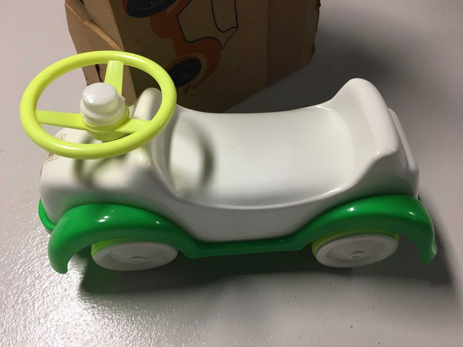 Antigo carro criança Lena