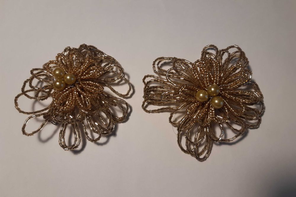 Adereços em Missangas Douradas