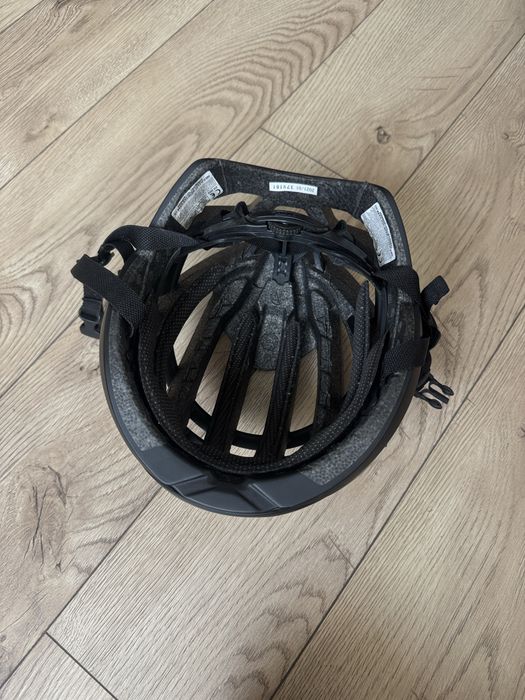 Велошлем Abus Aventor
