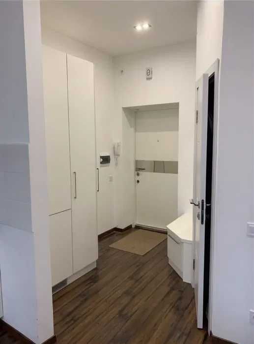 Продаю комфортну 2К з меблями і технікою при вїзді. Газ.