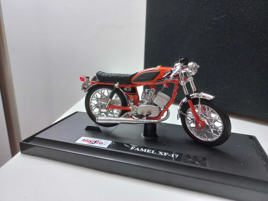 Miniatura xf 17 escala 1/18
