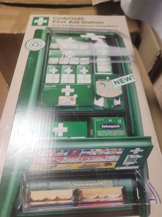 Аптечка  настенная