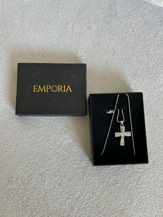 Colar com cruz Emporia