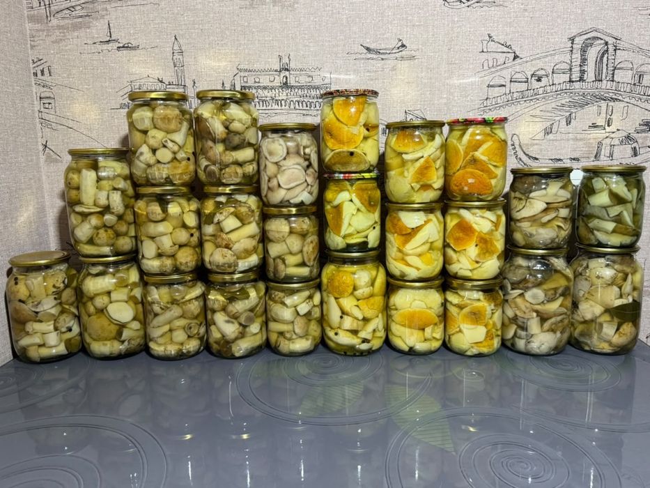 Гриби мариновані та сушені