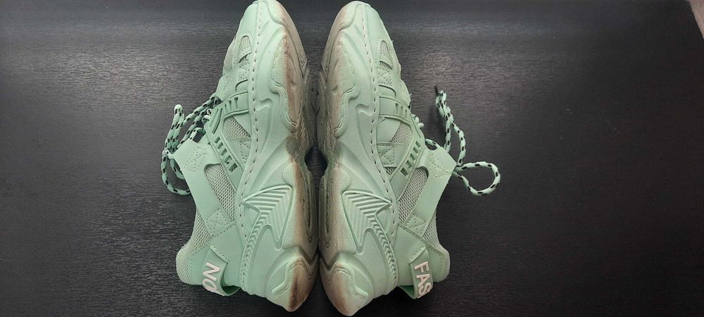 Кроссовки 24.5 см