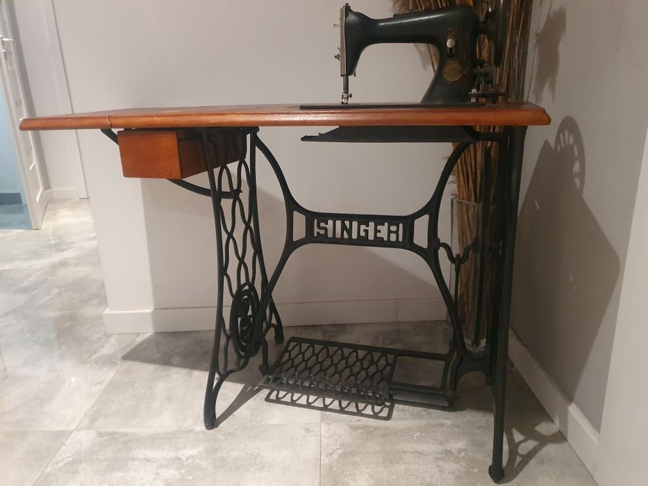 Zabytkowa maszyna do szycia Singer stół