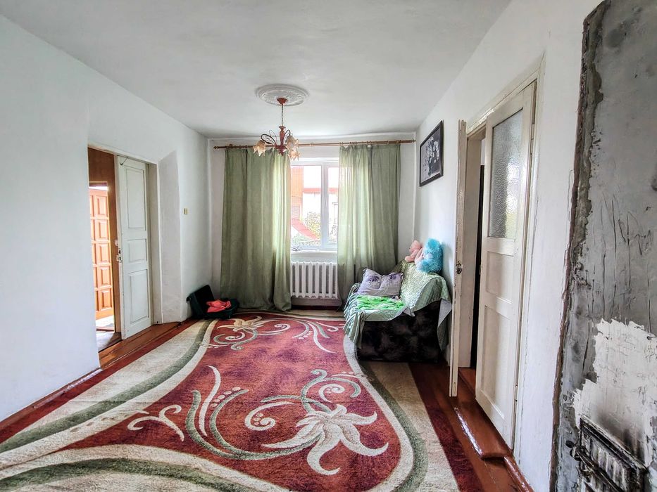 Будинок на просторій земельній ділянці між Базарчиком та Сушильним