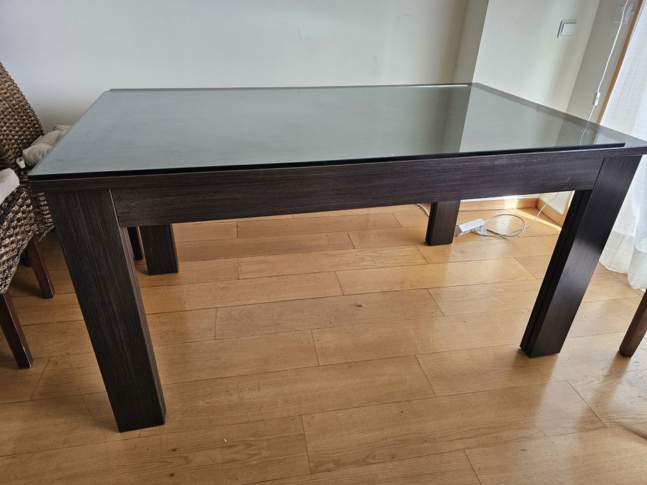 Mesa sala jantar castanha  extensivel com 6 cadeiras
