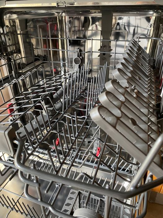 Máquina de lavar loiça Whirlpool impecável