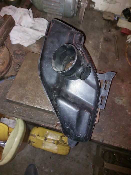 Резонатор повітряного фільта пежо