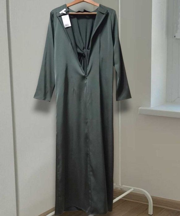 Атласное платье для беременных H&M Mama темно-зеленое макси, р. М