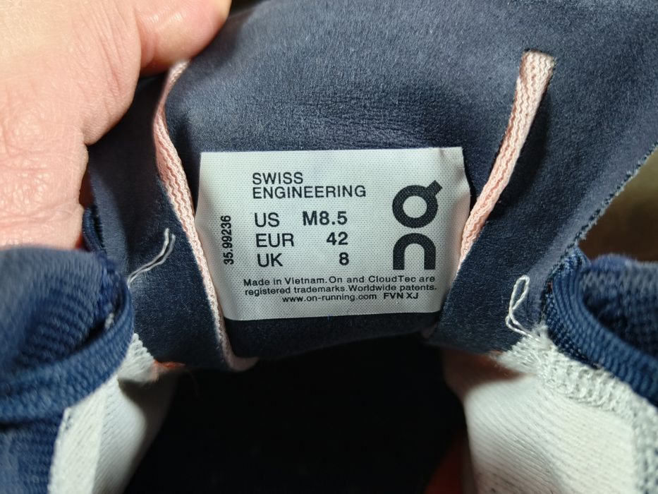 Кросівки On Running Swiss Engineering