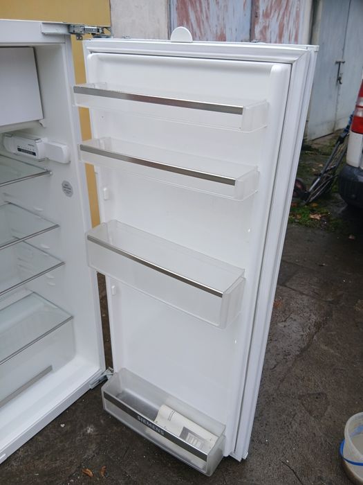 Lodówka z zamrażarnikiem flirmy SIEMENS  energooszczędna A+.