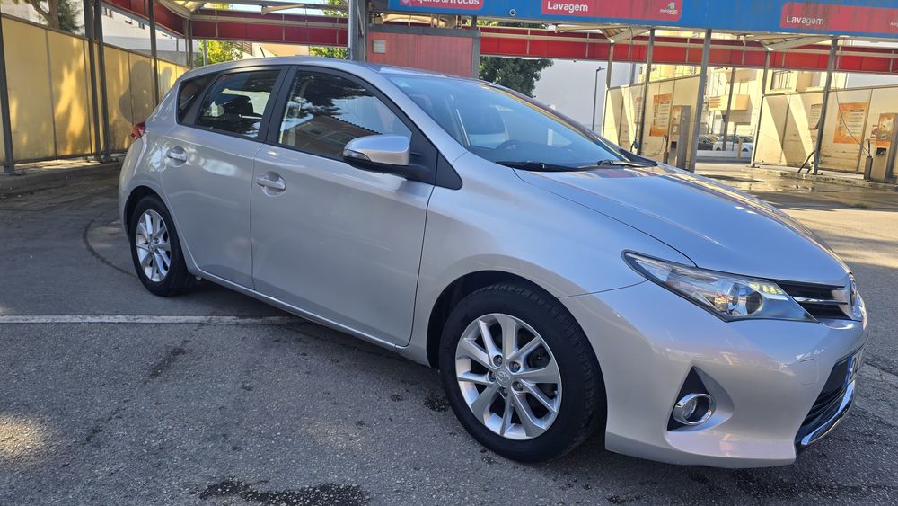 Toyota Auris 1.33 Vvt-i apenas 100.000km
