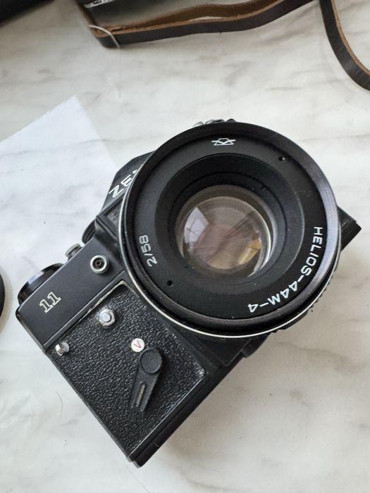 Zenit-11 с объективом HELIOS 44 в оригинальном кожаном чехле