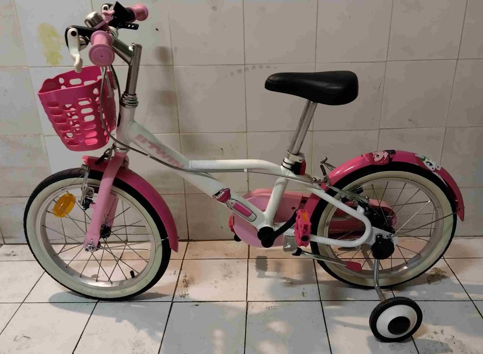 Bicicleta BTWIN Docto Girl 500 com rodas de iniciação