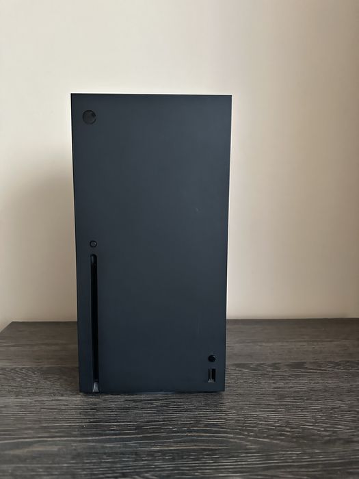 Konsola Xbox Series X + kabel do ładowania i HDMI