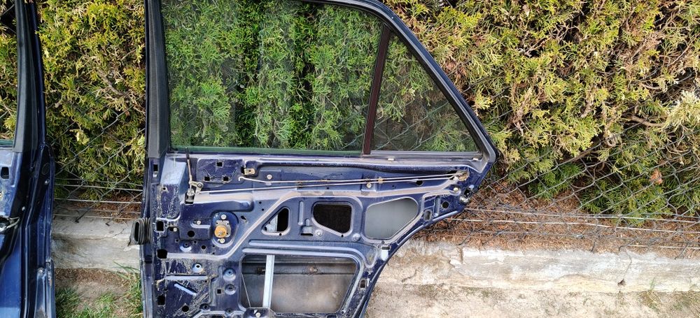 Komplet Drzwi 366 AZURITBLAU Mercedes Benz w124