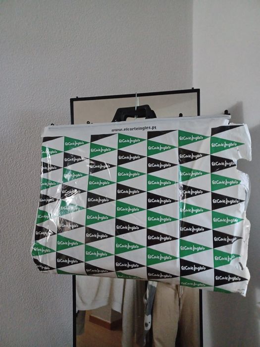 Vestido de noiva mais véu