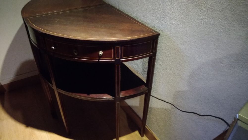 Mesas de canto em madeira