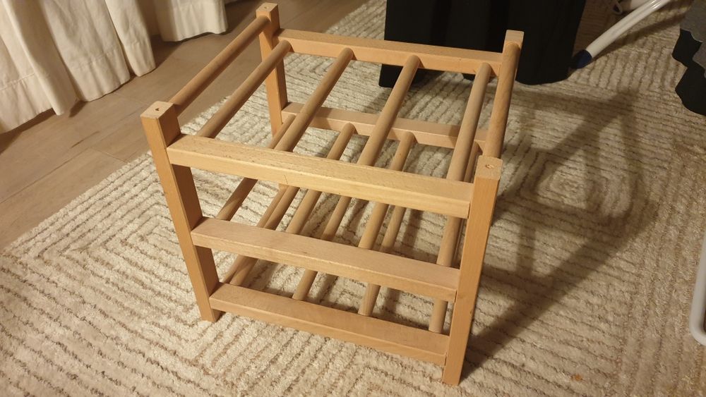 stojak na 9 butelek wina IKEA HUTTEN