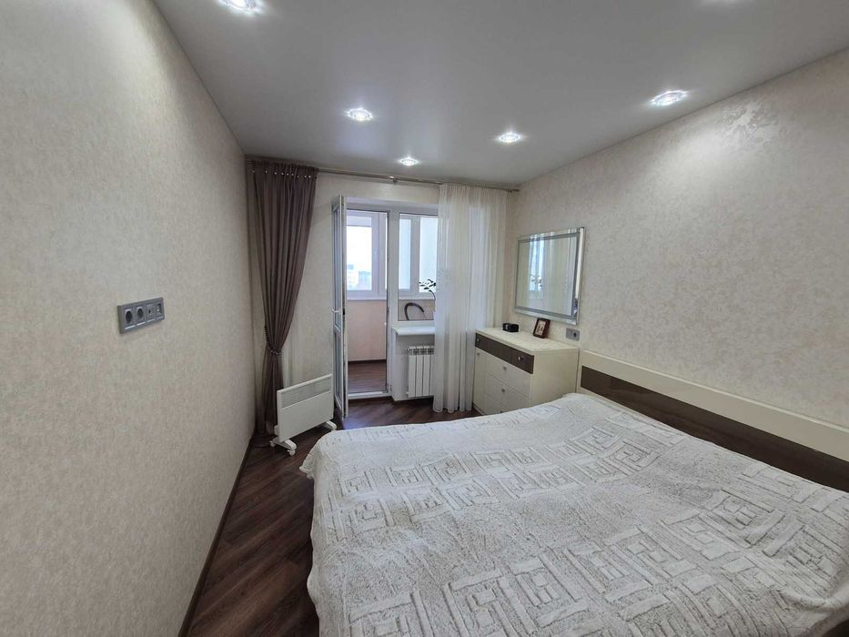 Сучасна 3-кімнатна квартира з ремонтом і меблями, центр Чорноморська