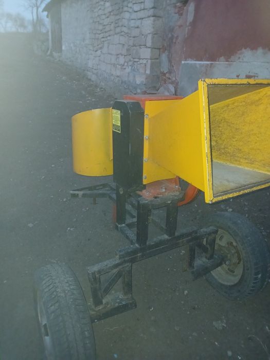 Продаю подрібнювач гілок до мотоблока