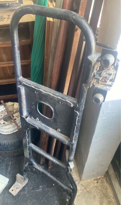 Suporte pneu suplente para Terrano I