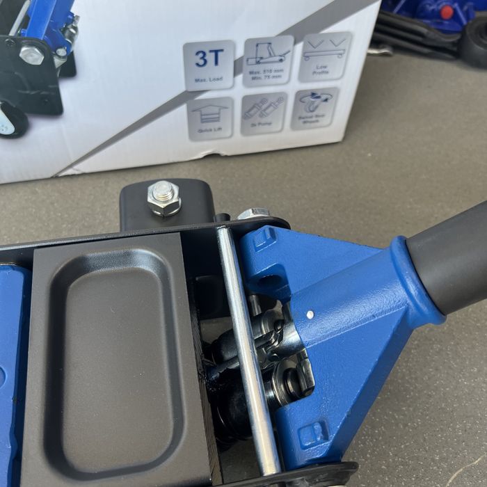 Scheppach Підкатний двопоршневий домкрат 3 Тони низька посадка