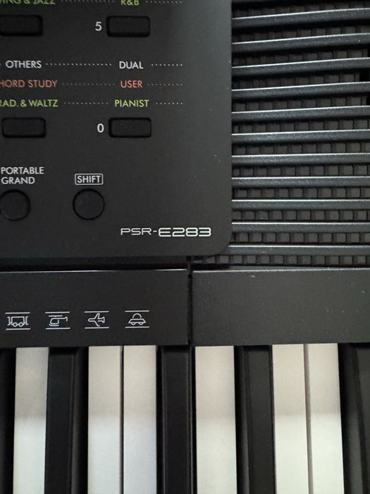 Teclado Yamaha PSR-E283 Com Suporte