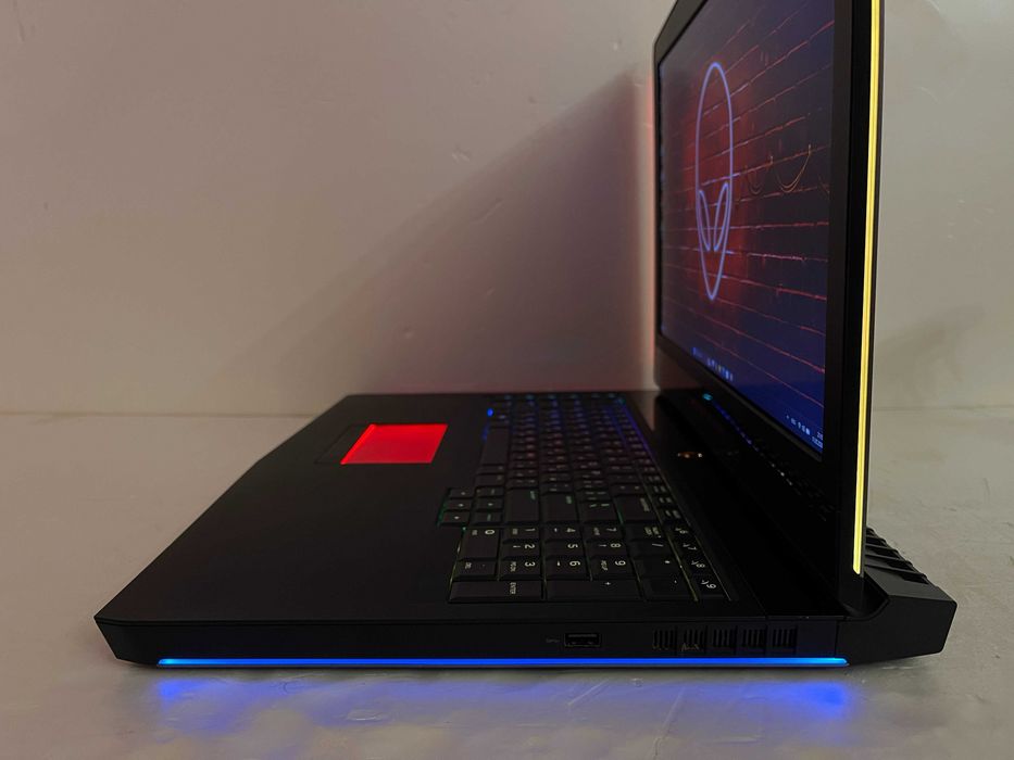 ЗСУ знижка!!  17.3" Экран/ DELL Alienware 17 R4 / Intel Core i7 / Видео GTX 1070  (8 ГБ)  СТАЛКЕР 2