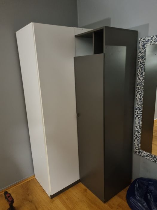 Zestaw mebli młodzieżowych po dziewczynie.