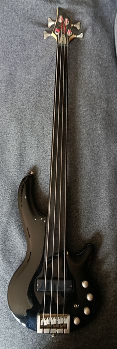 Pedais Boss BF-3, ML- 2, RC-2, Peavey aRage 158 e Cort Corbow