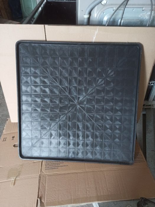 Пластикові піддони для кліток. 690*690*20