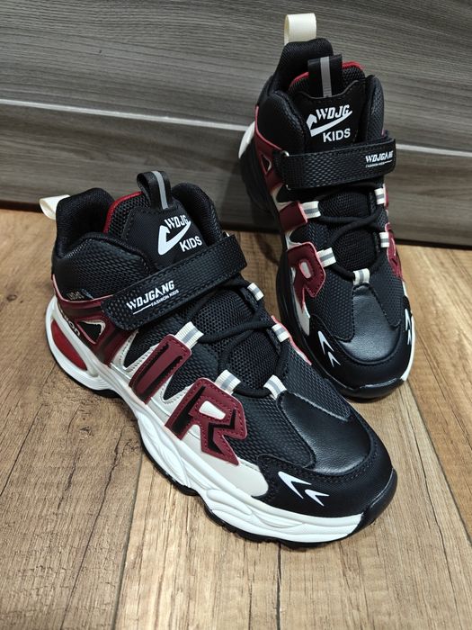 Кросівки на хлопчика